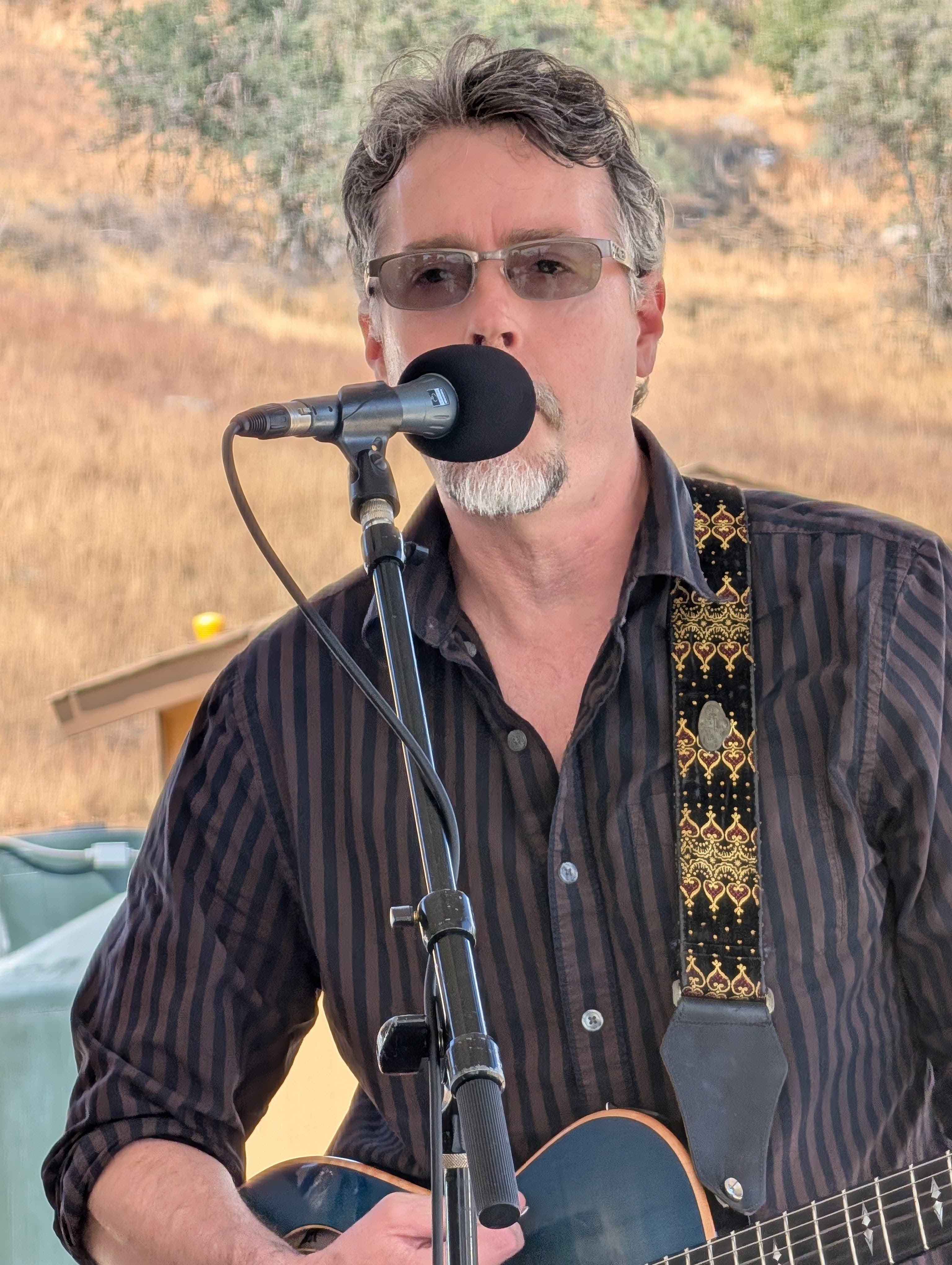 Jason Cowsill performing